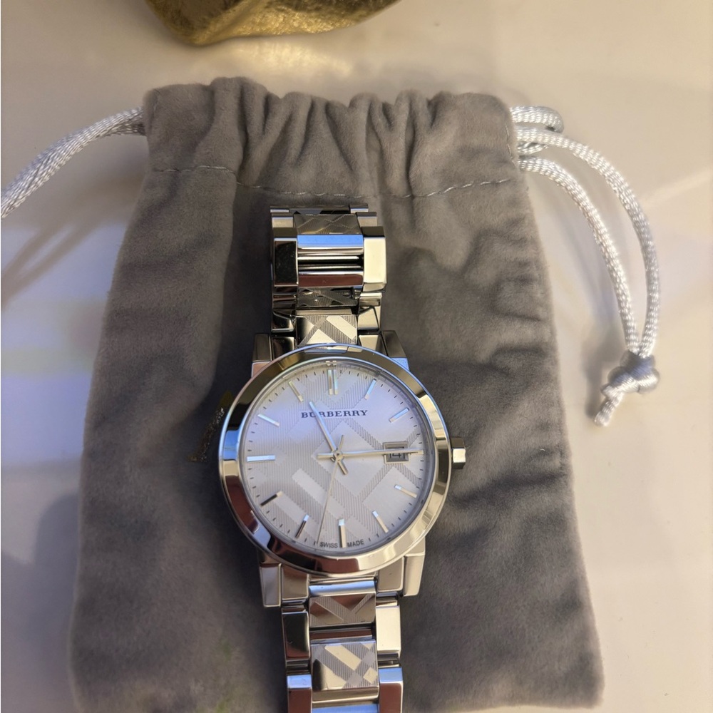 (NEEDS BATTERY) Burberry Silver Watch with Minimalist Design - Picture 4 of 15